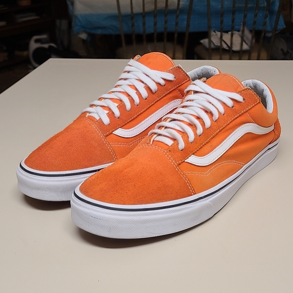 Vans Other - Vans Old Skool low top casual skateboard sneakers.